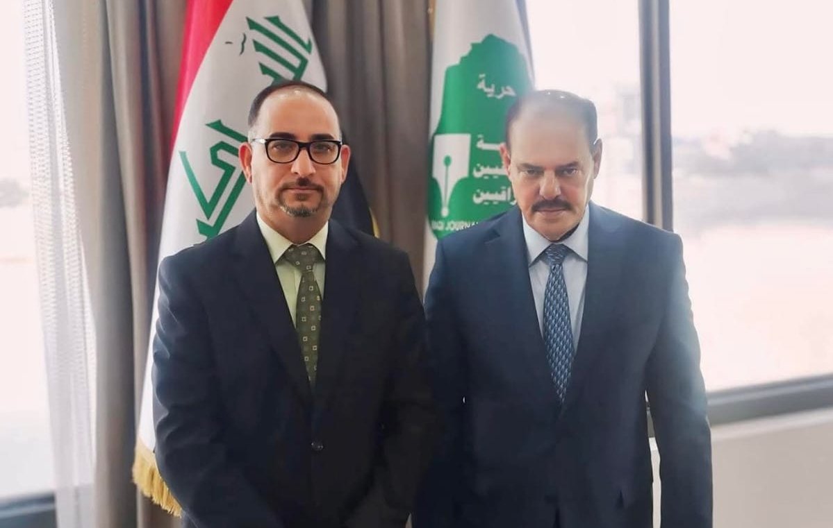 ميزانُ الكلمة يُعرَفُ به الرجال، وتُقاسُ به التجارب، ومؤيد اللامي ممن ثَقُلَ ميزانُه